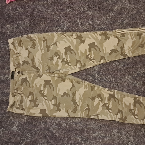 Camo i Jean's by Buffalo size 34 ankle grazer - Picture 6 of 8